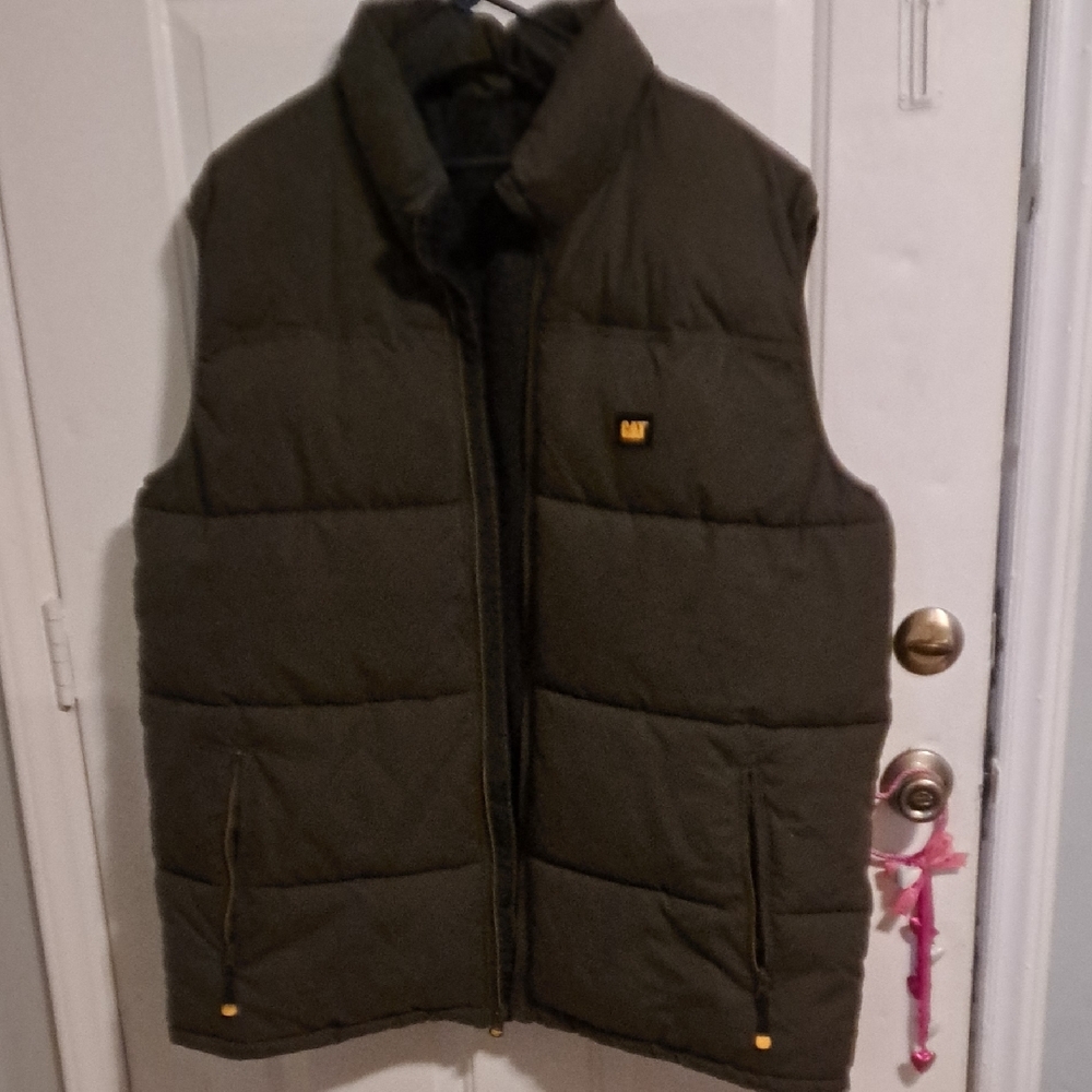 CAT Puffer Vest in Dark Green